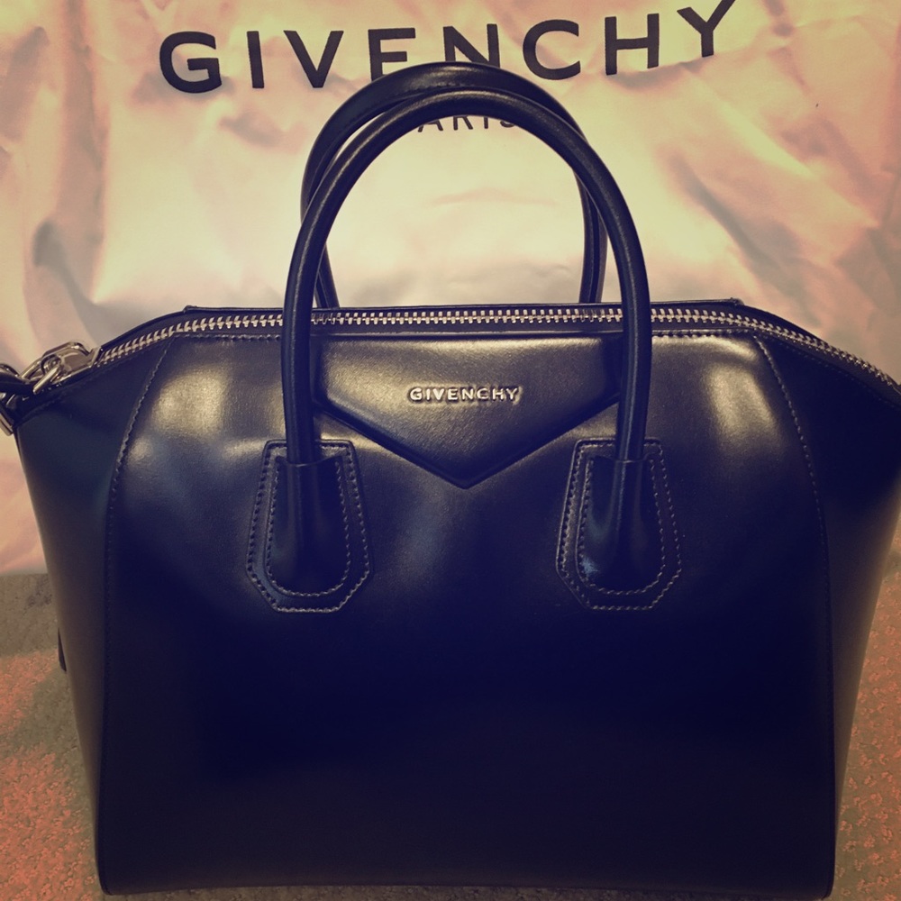 Givenchy medium Antigona